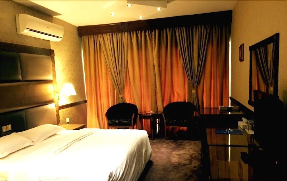 Abjad Crown Hotel Дубай Экстерьер фото